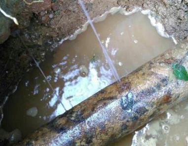 九台楼顶渗水维修公司分享下地暖漏水的原因及检测方法。